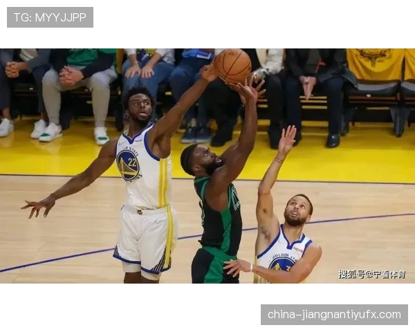 库兹马无球跑位提升投篮效率 拉开与队内得分手差距